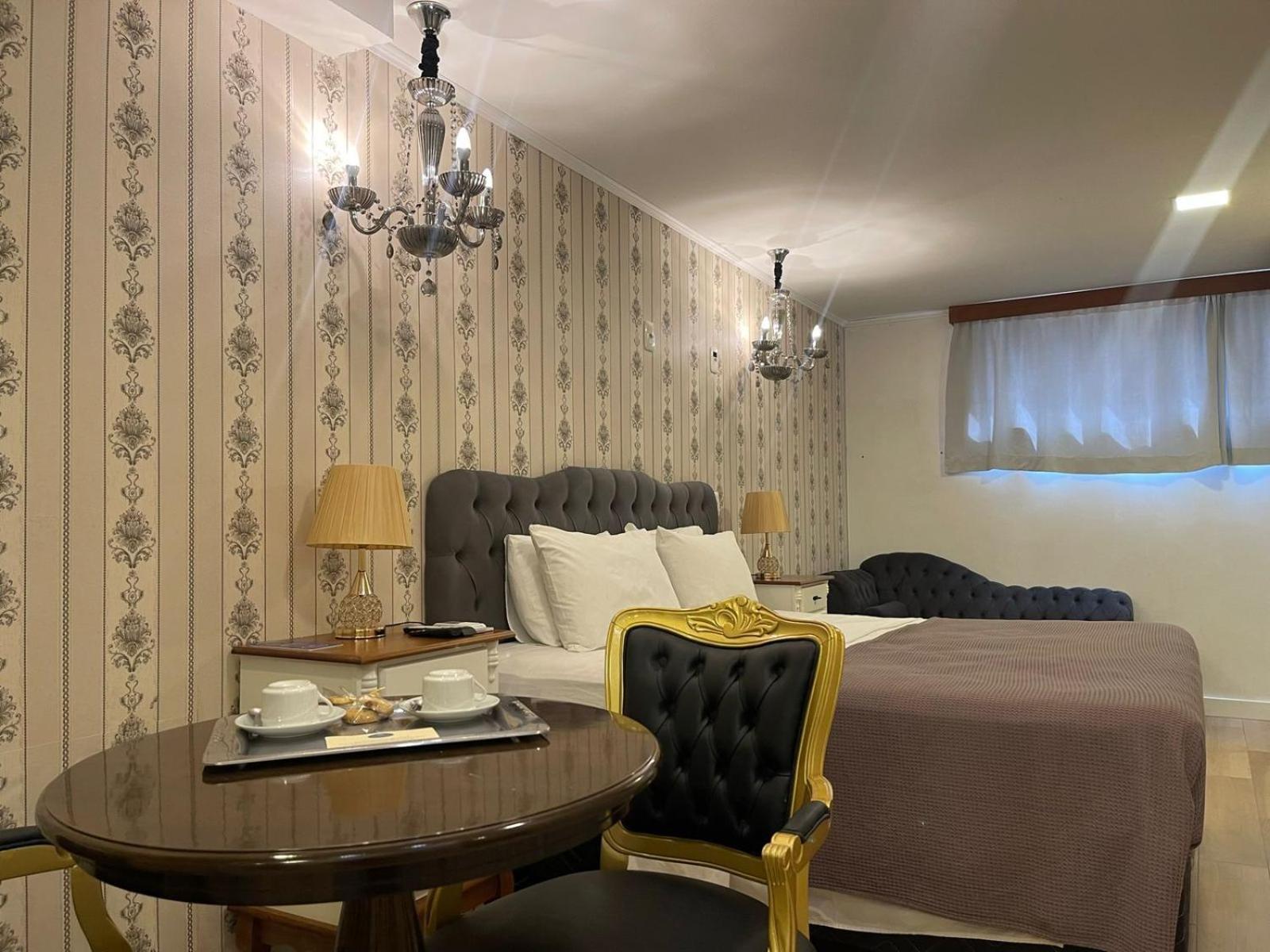 Eleganz & Hostel